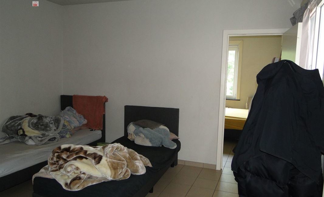 E1638923374289330468_18975ADL