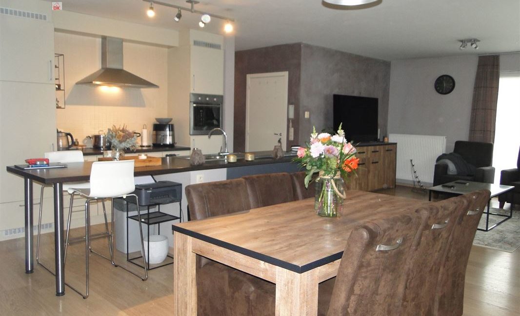 E1638981102262500286_18999AL