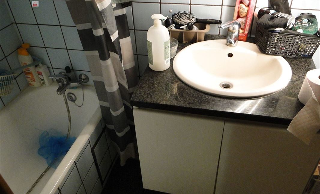 E2638944841040329532_18989IL