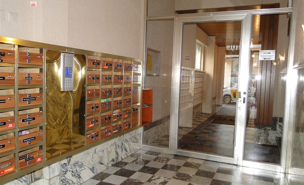 E2638944841062424629_18989BL