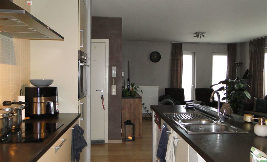 E2638981102249808165_18999DL