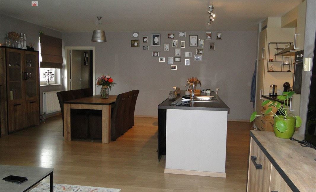 E2638981102257362700_18999BL