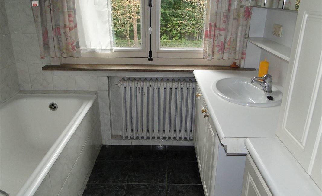 E1638923375083941220_18980ACL