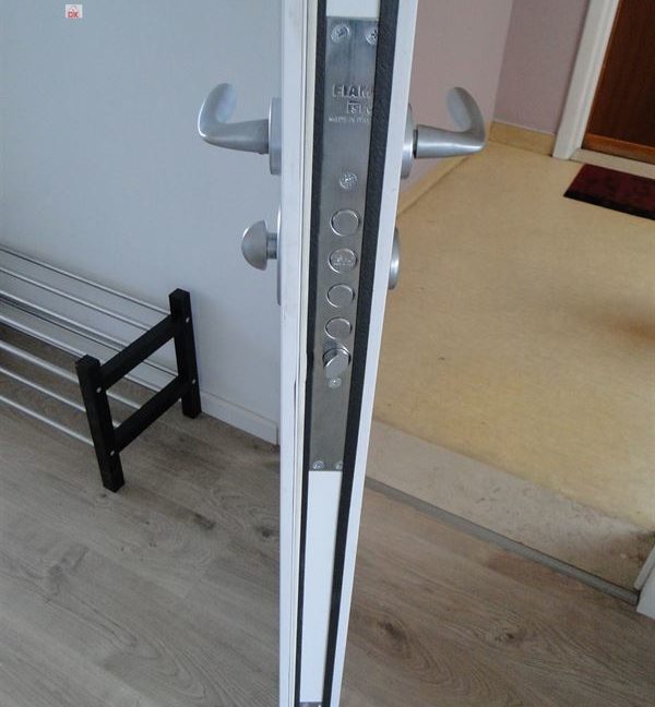 E1638923379042957752_18981AAL