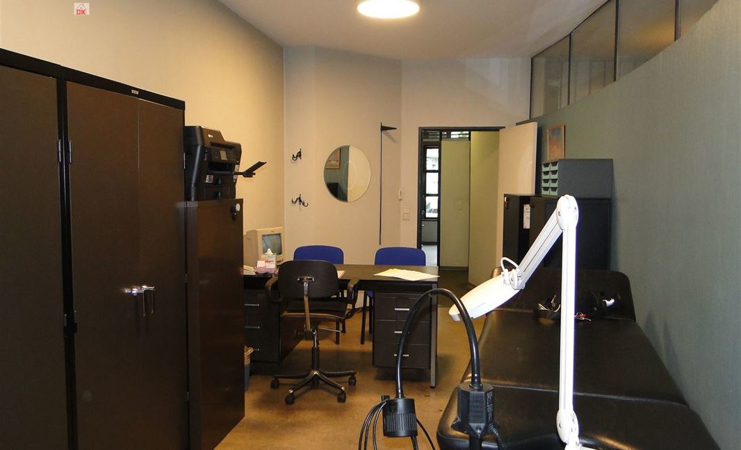 E3638923371080956529_18966FL