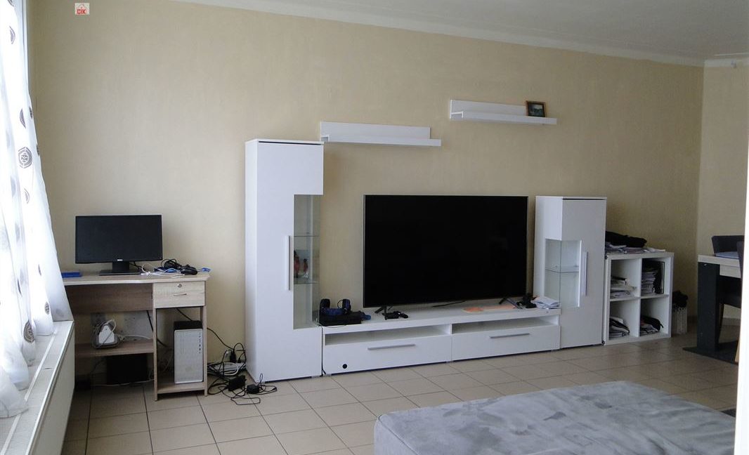 E1638923374188164315_18975AAL