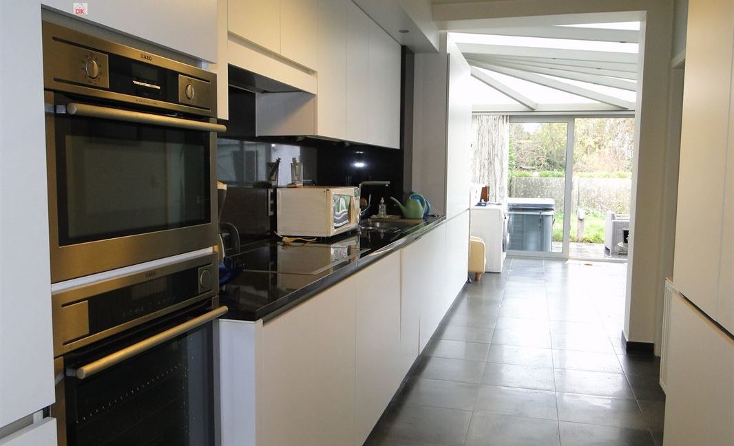 E1639006383230968480_19007GL