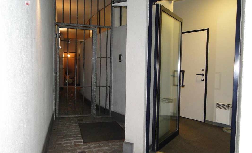 E3638923370968203562_18966BL